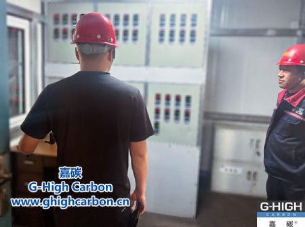 現(xiàn)場(chǎng)負(fù)責(zé)人嚴(yán)謹(jǐn)把關(guān)，確保生產(chǎn)高效安全